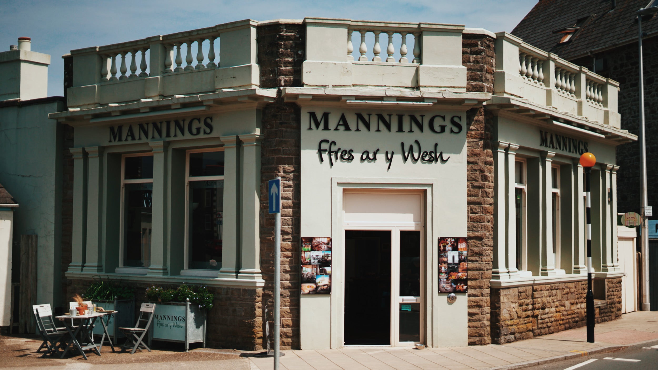 MANNINGS: COFFEE & CONVERSATION